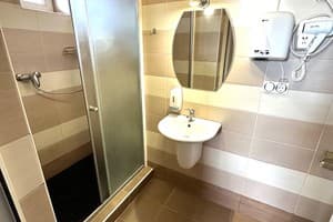 Мини-отель Ажио. Эконом двухместный с 2-мя кроватями и общей ванной комнатой 3