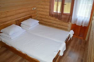 Туристический комплекс Джерельне озеро. Коттедж 10-местный  3