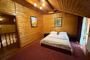 Отель Эрней Лаз. Коттедж 4-местный  8