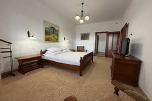 Отель Эрней Лаз. Люкс 4-местный  9