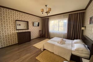 Мини-отель Эвропа. Апартаменты 8-местный  8