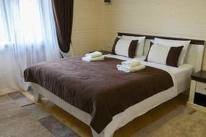 Отель Family Hotel Kaskad. Люкс трехместный двухкомнатный 1