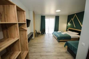 Отель Family Residence. Стандарт трехместный с балконом 2