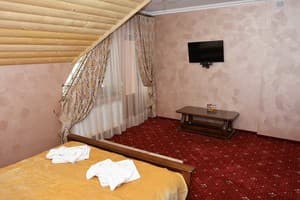 Отель Горный кристалл. Улучшенный трехместный Люкс 2