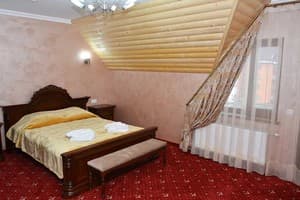 Отель Горный кристалл. Улучшенный трехместный Люкс 3