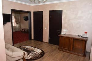 Отель Горный кристалл. Улучшенный трехместный Люкс 5