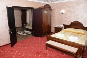 Отель Горный кристалл. Улучшенный трехместный Люкс 1