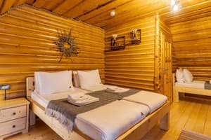 Гостинично-ресторанный комплекс Gremi Hotel. Коттедж трехместный  1