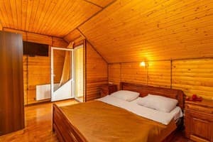 Гуцульська світлиця 12