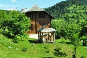 Частная усадьба Хатка в горах