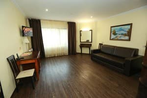 Отель Home Hotel. Делюкс двухместный семейный (двухкомнатный) 3