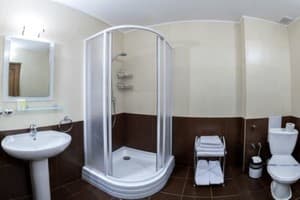 Отель Home Hotel. Полулюкс 4-местный с балконом (трехкомнатный) 4