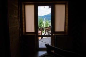 Гостиный двор Кабанова Гора. Стандарт двухместный с балконом и видом на горы 5