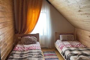 Частная усадьба Карпатские мечты. Стандарт трехместный санузел на 2 номера 2