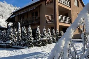 Купецький Двір 8