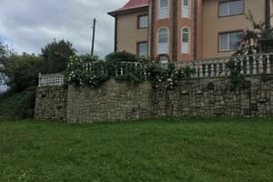 Приватна садиба Любисток