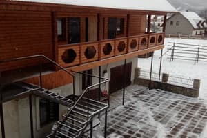 Частная усадьба Між горами