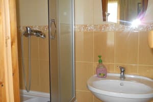 Між горами 4