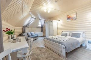 Отель Мираж. Люкс 4-местный мансардный 1