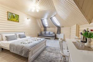 Отель Мираж. Люкс 4-местный мансардный 10