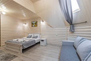 Отель Мираж. Люкс 4-местный мансардный 12