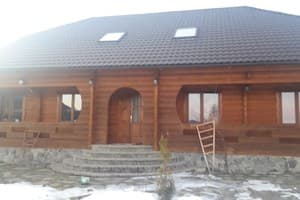 Приватна садиба Під Вухатим каменем