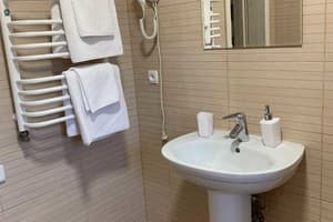 Бутик-отель PogarInn. Стандарт трехместный Санторини с видом на горы 6