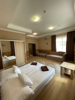 Praktik Hotel & Restaurant 12