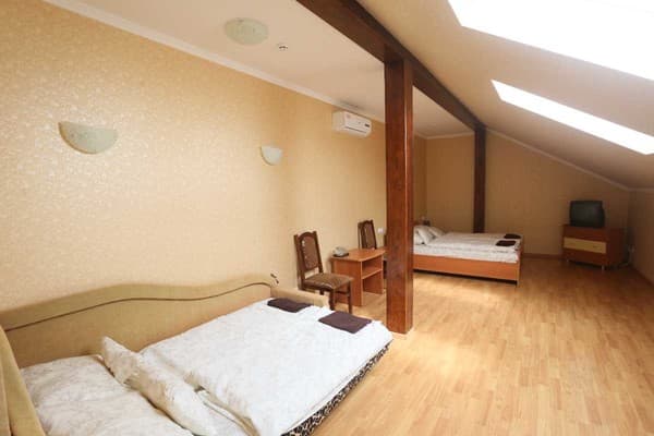 Praktik Hotel & Restaurant 38