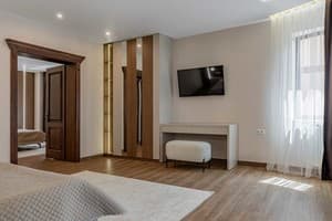 Отель Premium hotel & SPA. Люкс 4-местный  7