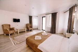 Отель Premium hotel & SPA. Люкс 4-местный Суперлюкс 1