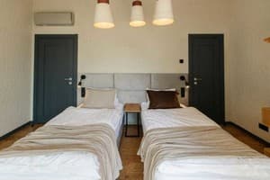 Гостинично-ресторанный комплекс Skogur Home & Resort. Коттедж 4-местный (4+2) № 122;127 две спальни 9