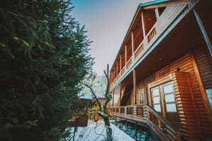 У Ярослава 48