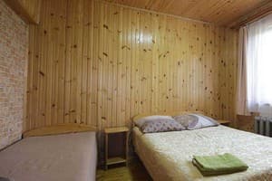 Частная усадьба Возле Леса. Апартаменты 8-местный  с тремя спальнями и гостиной (2 этаж) (6+2) 6