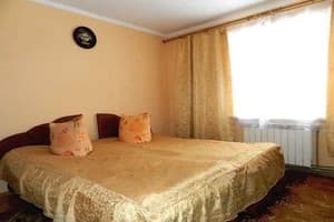 Частная усадьба Возле речки Опир