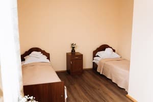 Отель Ясиня. Стандарт 4-местный двухкомнатный 3