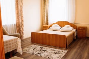 Отель Ясиня. Стандарт 4-местный двухкомнатный 1