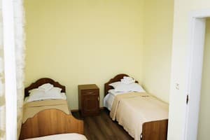 Отель Ясиня. Стандарт трехместный двухкомнатный 1