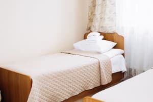 Отель Ясиня. Стандарт трехместный двухкомнатный 2