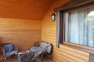 Готель Зелена Садиба. Стандарт двомісний з ліжком розміру king-size і терасою 5