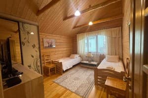 Частная усадьба Зеленая усадьба над рекой. Коттедж 4-местный Карпатия 3