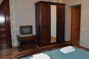 Отель Злата Вежа. Люкс двухместный двухкомнатный (2+2) 6